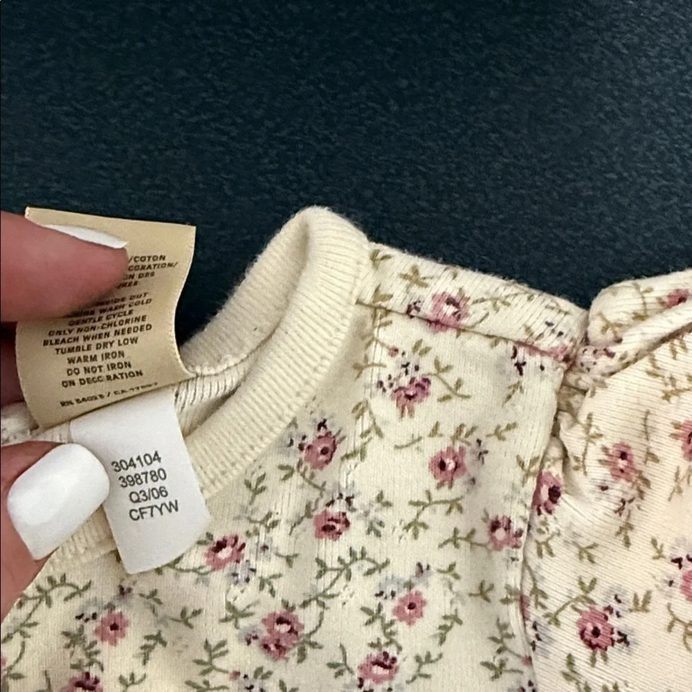 Old Navy Cream and Pink Floral Tee with Ruffled Sleeves vintage 2006